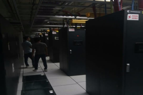 安全与合规视角下美国大带宽云服务器数据保护与访问控制